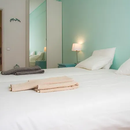 Liiiving In | Downtown Delight Apartment