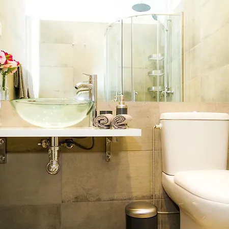 Liiiving In | Downtown Delight Apartment *