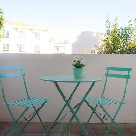 Liiiving In | Downtown Delight Apartment *