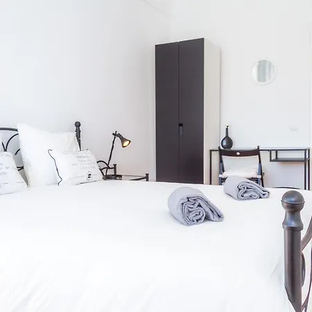 Liiiving In | Downtown Delight Apartment Porto