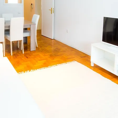 Apartman Liiiving In | Downtown Delight