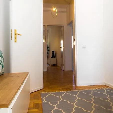 Apartment Liiiving In | Downtown Delight