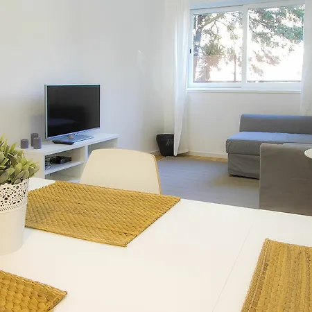 Liiiving In | Downtown Delight Apartment *